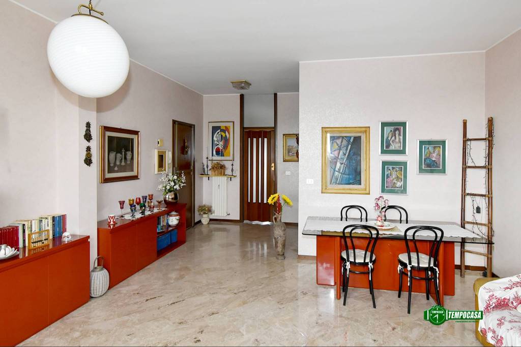 appartamento in vendita a Rho in zona Mazzo