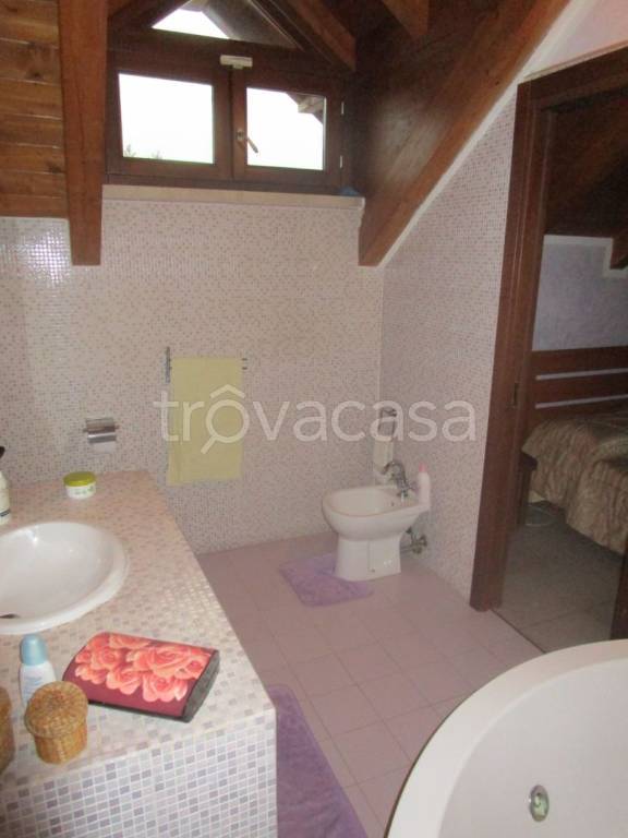 appartamento in vendita a Rho in zona Lucernate