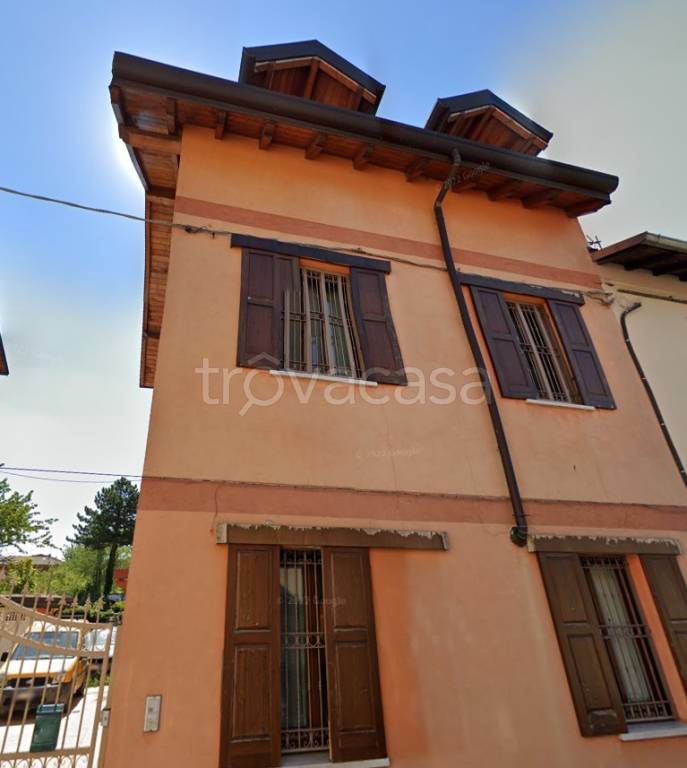 appartamento in vendita a Rho in zona Lucernate