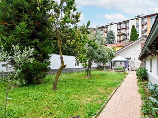 casa indipendente in vendita a Rho