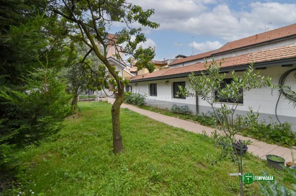 casa indipendente in vendita a Rho