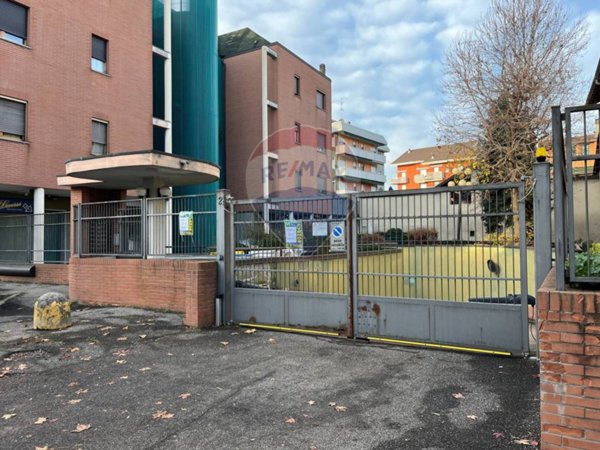 locale di sgombero in vendita a Rho in zona Terrazzano