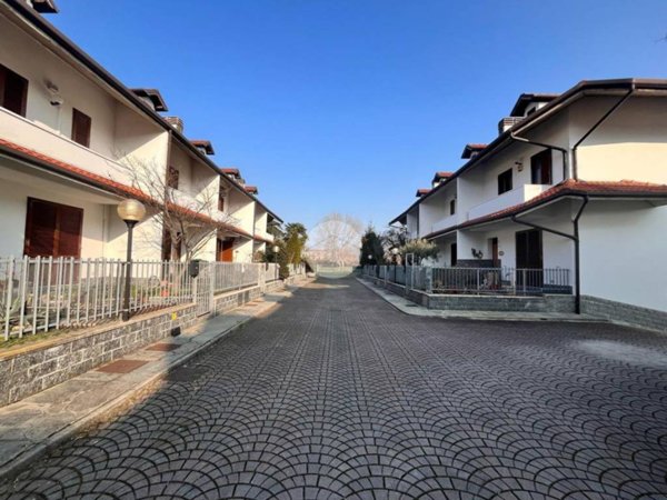 casa indipendente in vendita a Rho