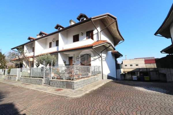 casa indipendente in vendita a Rho