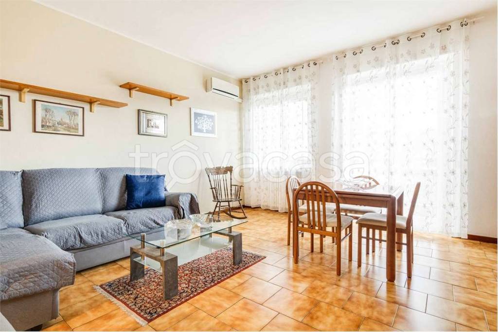 appartamento in vendita a Rho in zona Terrazzano