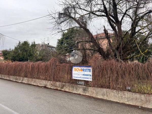 casa indipendente in vendita a Rho in zona Lucernate