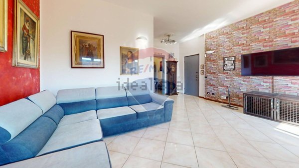 appartamento in vendita a Rho in zona Mazzo