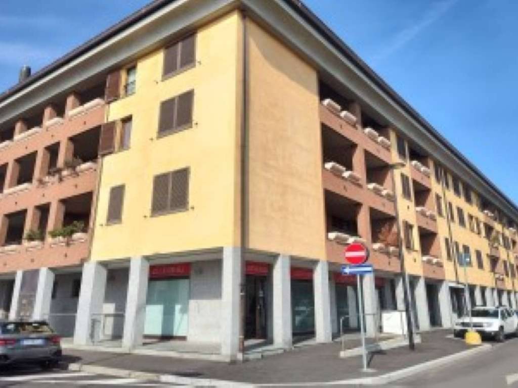negozio in vendita a Rho