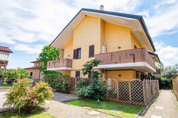 appartamento in vendita a Rho in zona Terrazzano