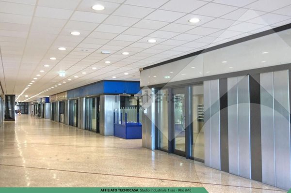 negozio in vendita a Rho in zona Mazzo