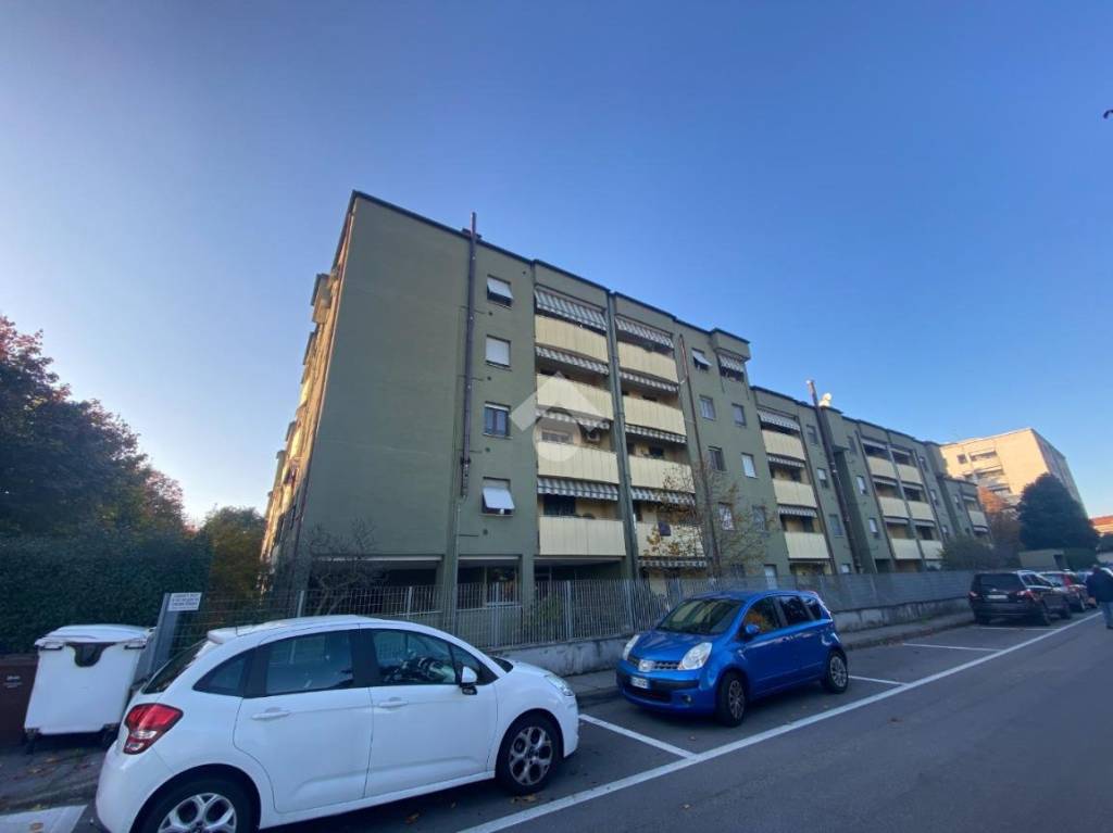 appartamento in vendita a Rho in zona Passirana