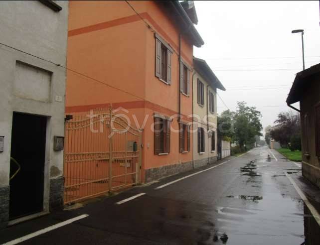 appartamento in vendita a Rho in zona Lucernate