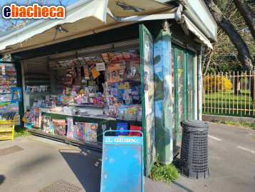 negozio in vendita a Rho in zona Mazzo