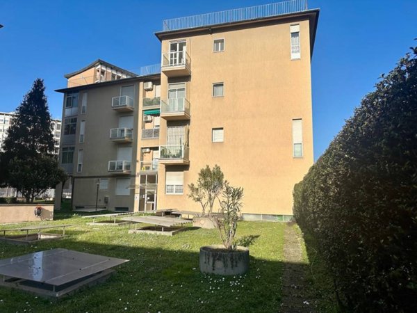 appartamento in vendita a Rho in zona Biringhello