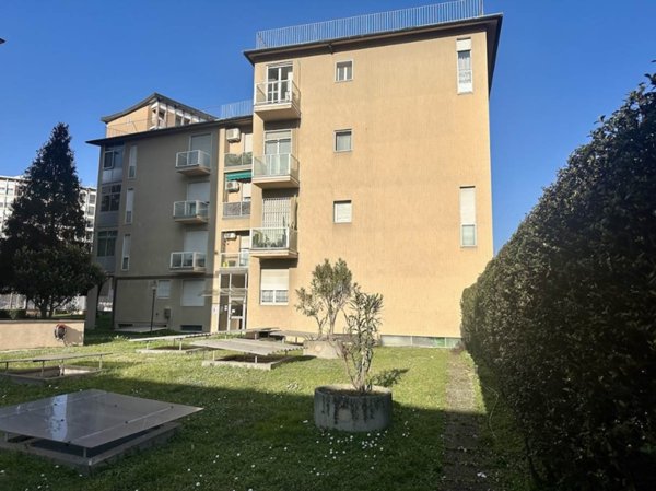 appartamento in vendita a Rho in zona Biringhello