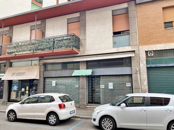 negozio in vendita a Rho