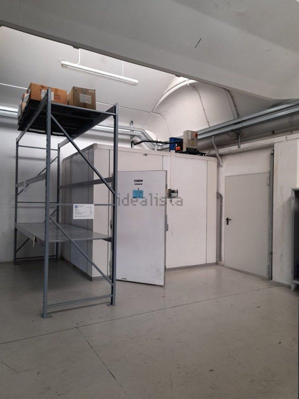 locale di sgombero in vendita a Rho