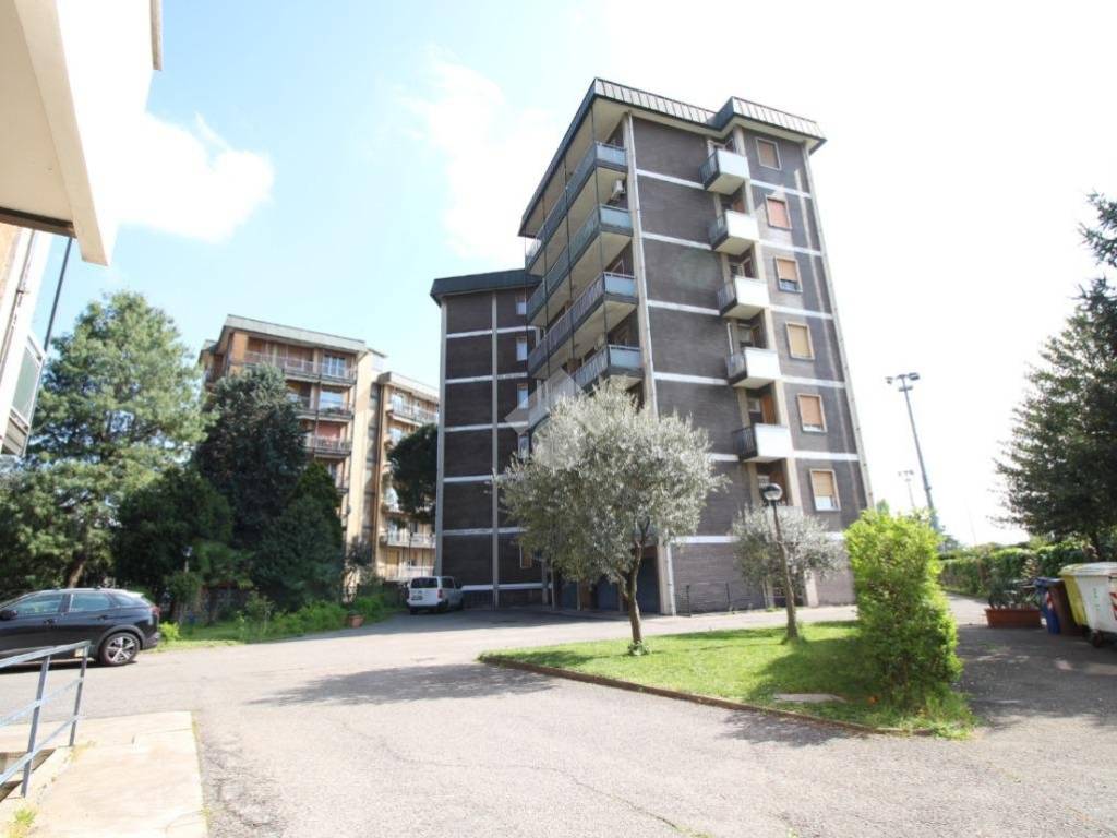 appartamento in vendita a Rho in zona Mazzo