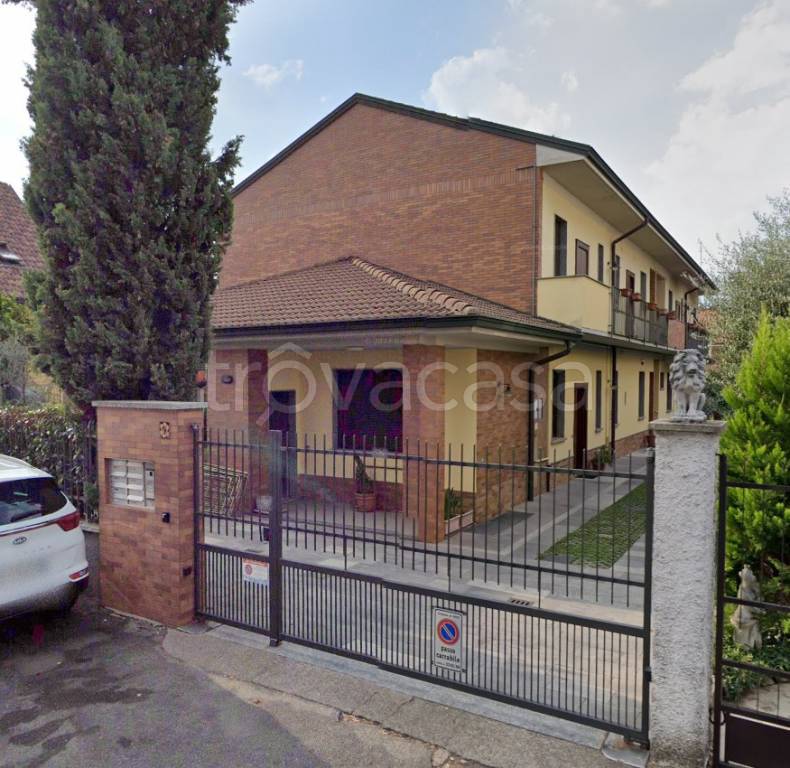 casa indipendente in vendita a Rho in zona Passirana