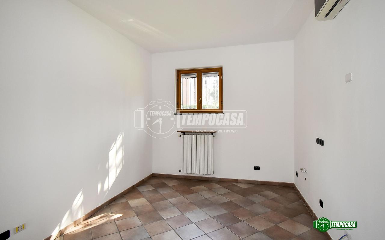 appartamento in vendita a Rho in zona Mazzo