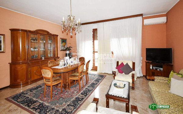 appartamento in vendita a Rho in zona Mazzo