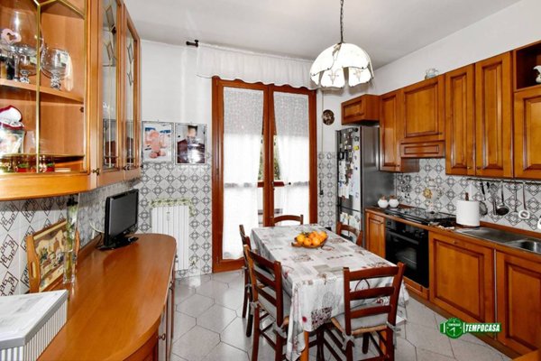 appartamento in vendita a Rho in zona Mazzo