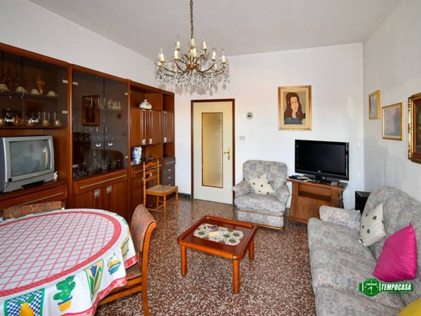 appartamento in vendita a Rho in zona Lucernate