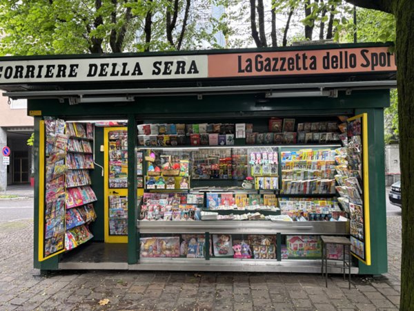 locale commerciale in vendita a Rho