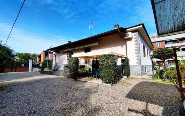 casa indipendente in vendita a Rho in zona Mazzo