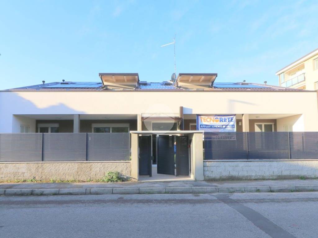 casa indipendente in vendita a Rho