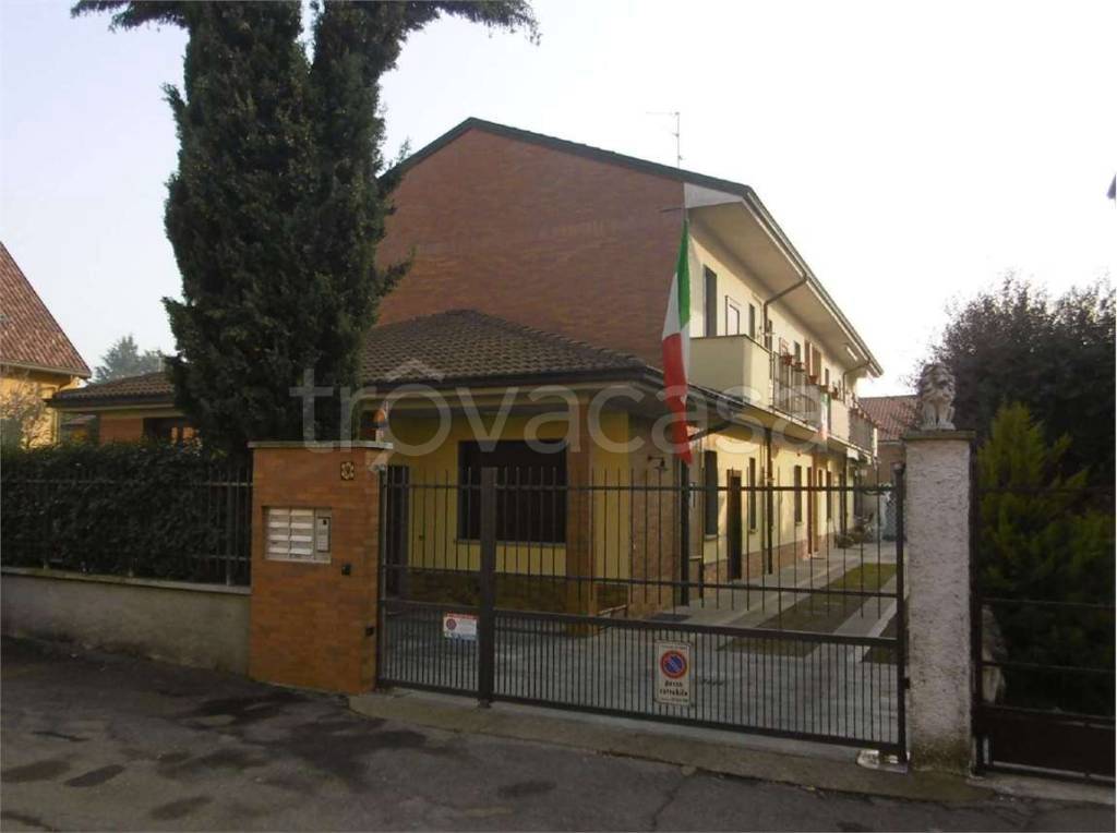 casa indipendente in vendita a Rho in zona Passirana