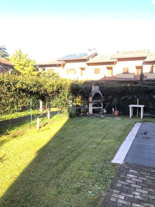 appartamento in vendita a Rho in zona Lucernate