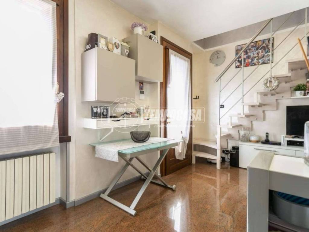 appartamento in vendita a Rho in zona Mazzo