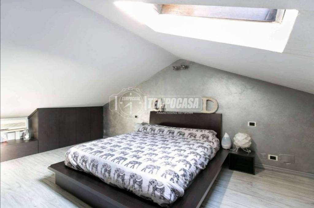 appartamento in vendita a Rho in zona Mazzo