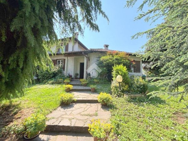 casa indipendente in vendita a Rho in zona Lucernate