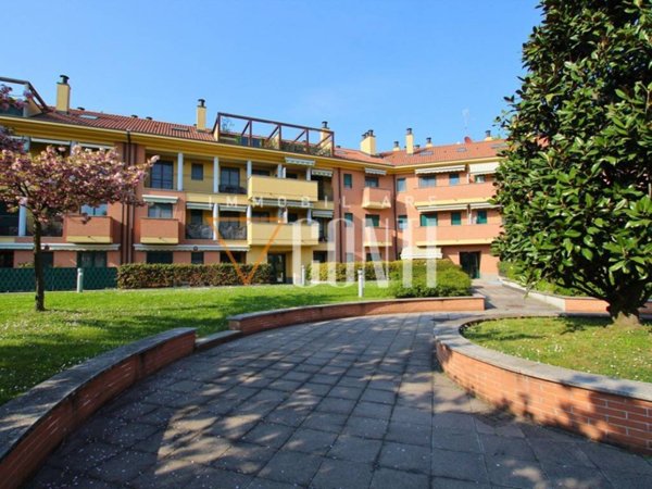 appartamento in vendita a Rho in zona Ghisolfa