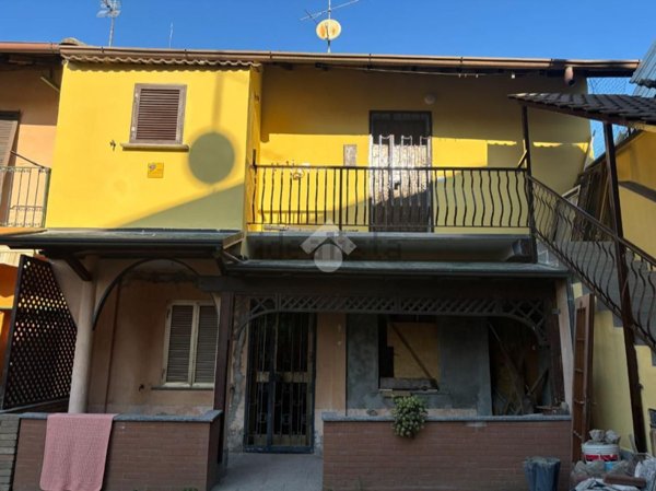 appartamento in vendita a Rho in zona Lucernate