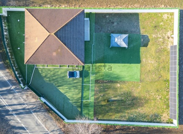 casa indipendente in vendita a Rho in zona Passirana
