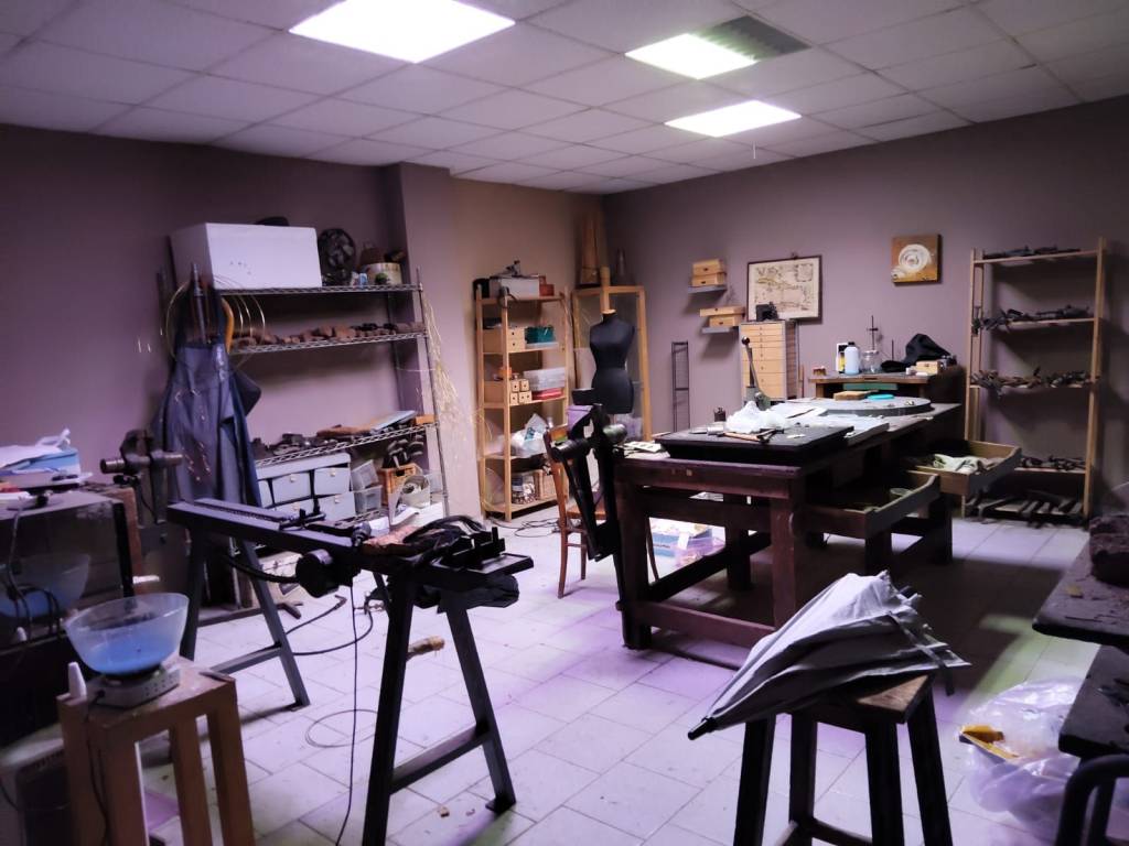 negozio in vendita a Rho in zona Ghisolfa