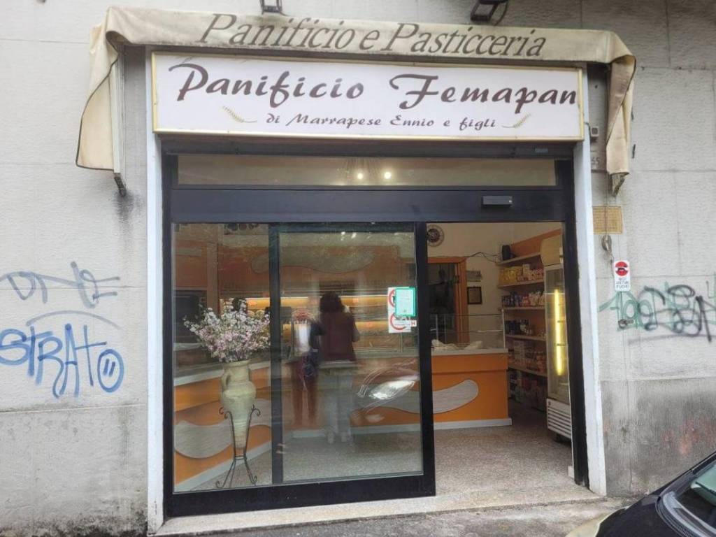 negozio in vendita a Rho