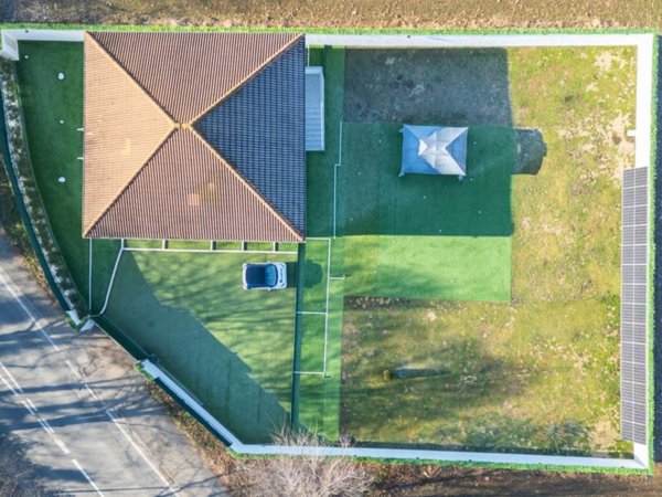 casa indipendente in vendita a Rho in zona Passirana
