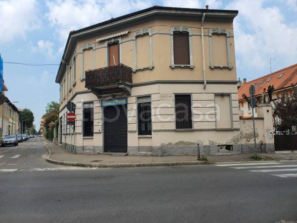 negozio in vendita a Rho in zona Passirana