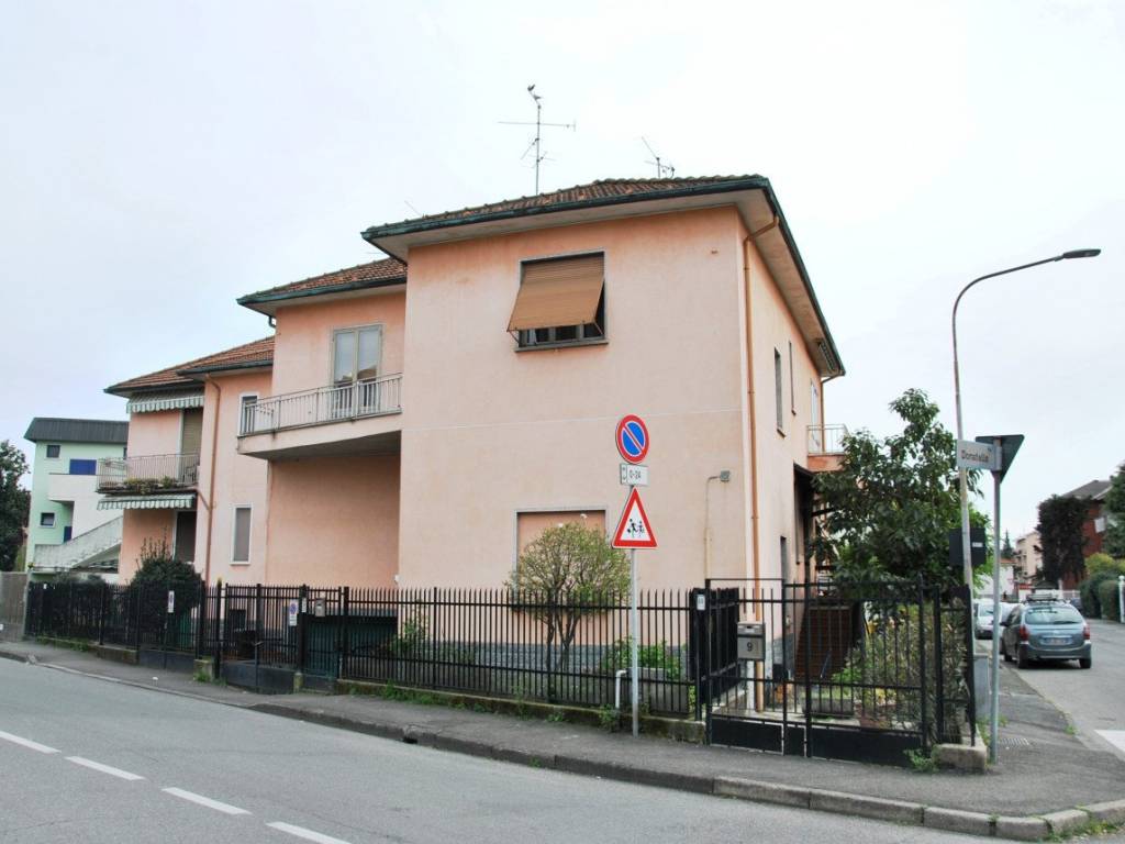 casa indipendente in vendita a Rho