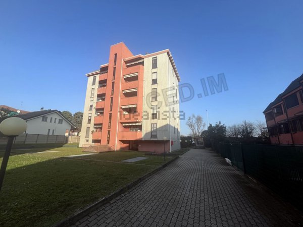 appartamento in vendita a Rho in zona Terrazzano