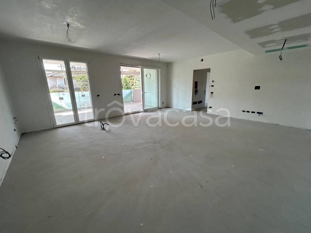 appartamento in vendita a Rho in zona Lucernate