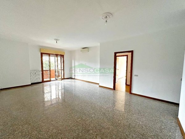 appartamento in vendita a Rho in zona Mazzo