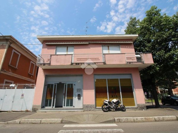 appartamento in vendita a Rho in zona Mazzo