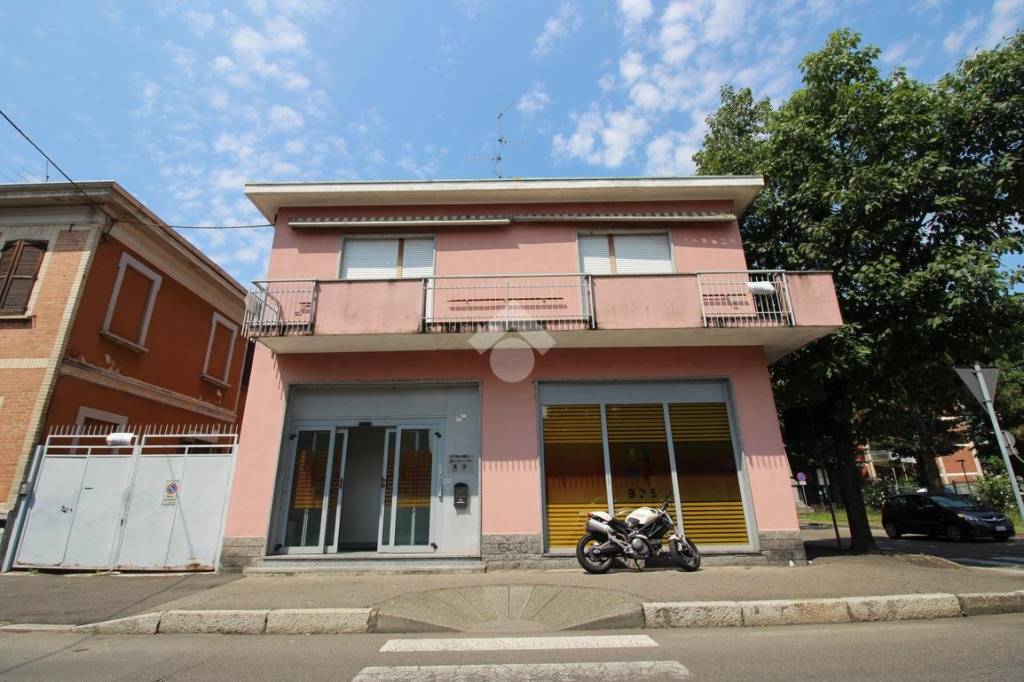 appartamento in vendita a Rho in zona Mazzo
