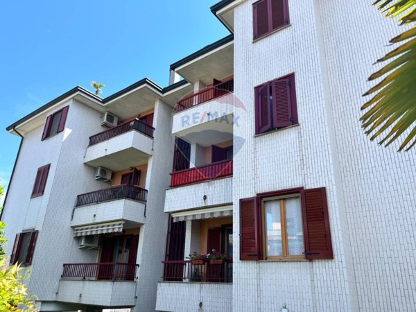appartamento in vendita a Rho in zona Terrazzano