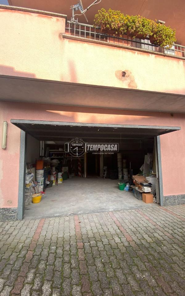 appartamento in vendita a Rho in zona Lucernate